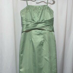 Chic Satin Evening Dress in Sage Green
